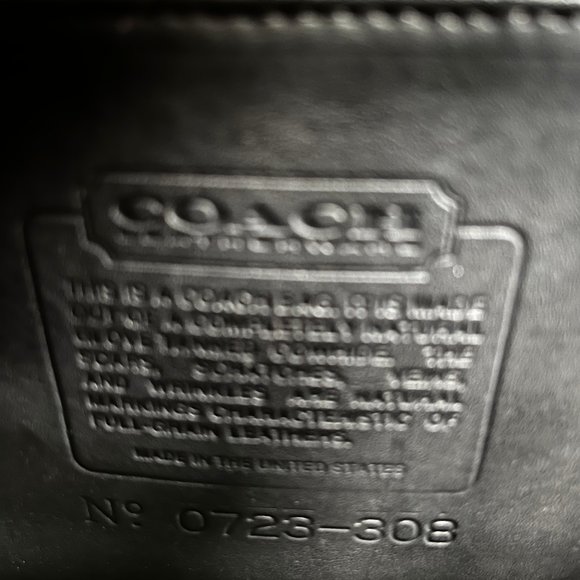 Elegant Black Leather Shoulder Bag - Picture 15 of 16